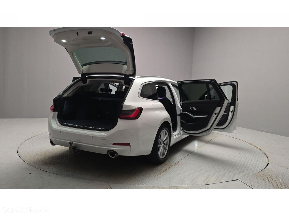 BMW Seria 3 320d xDrive mHEV M Sport - 12