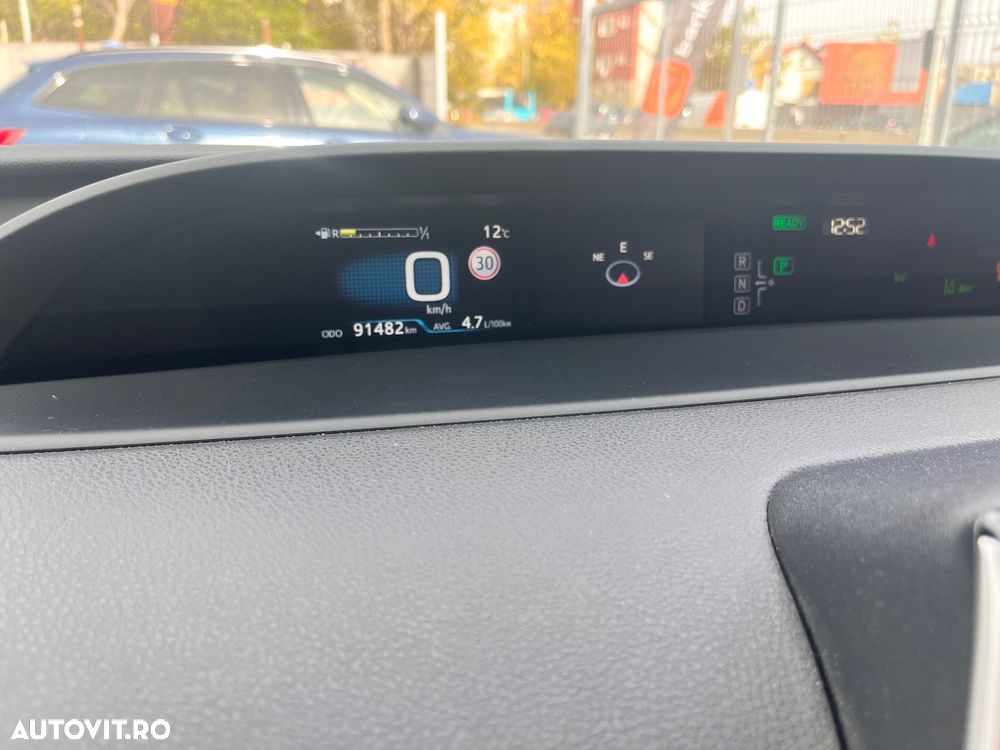 Toyota Prius (Hybrid) Sol - 26