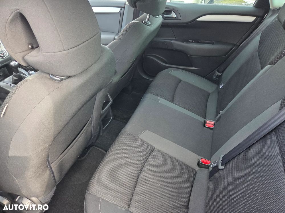 Citroën C4 1.6 16V Confort - 12