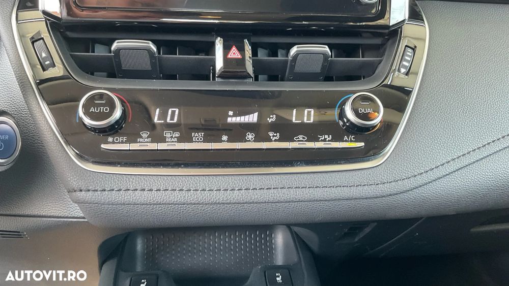 Toyota Corolla 1.8 HSD Business - 36