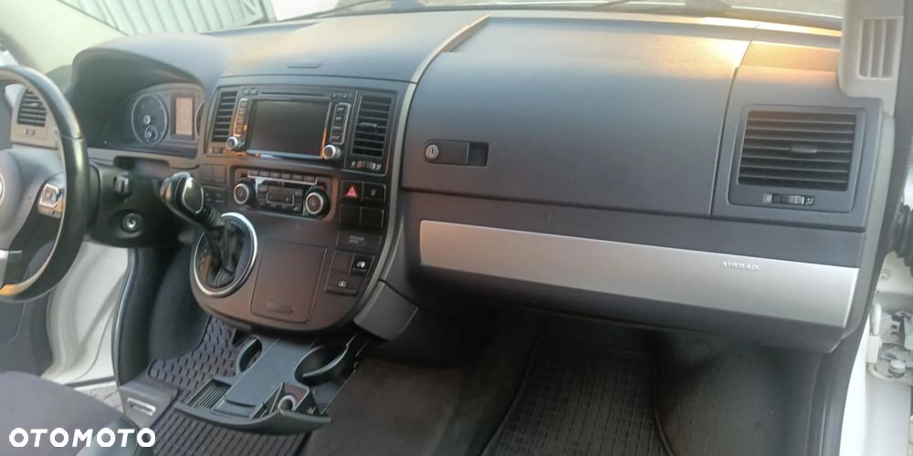 Volkswagen Multivan - 10