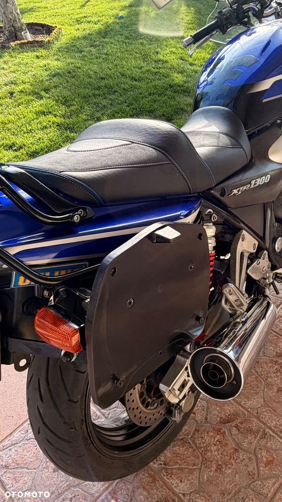 Yamaha XJR - 10