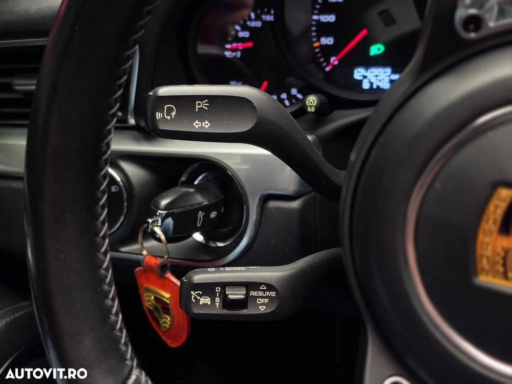 Porsche 911 Carrera 4 PDK - 31