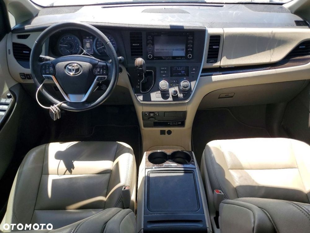 Toyota Sienna - 8