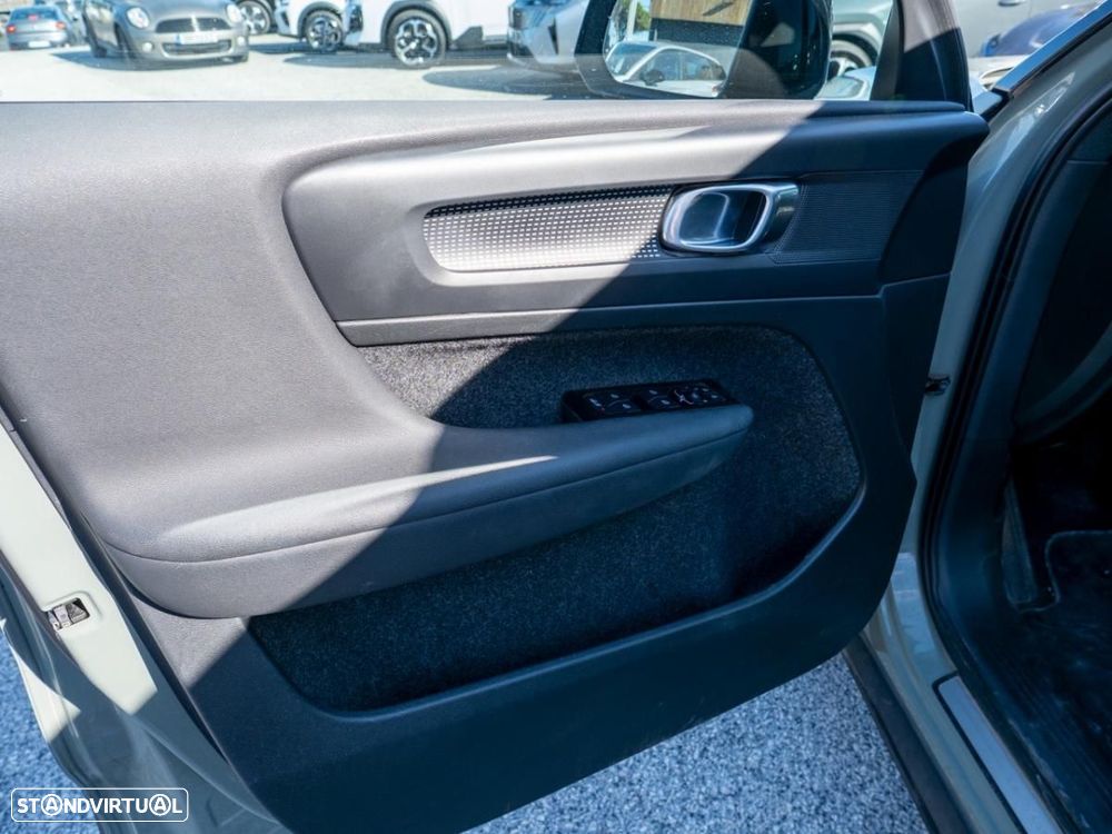 Volvo XC 40 Recharge 78 kWh Twin Motor Core — fotografia 16