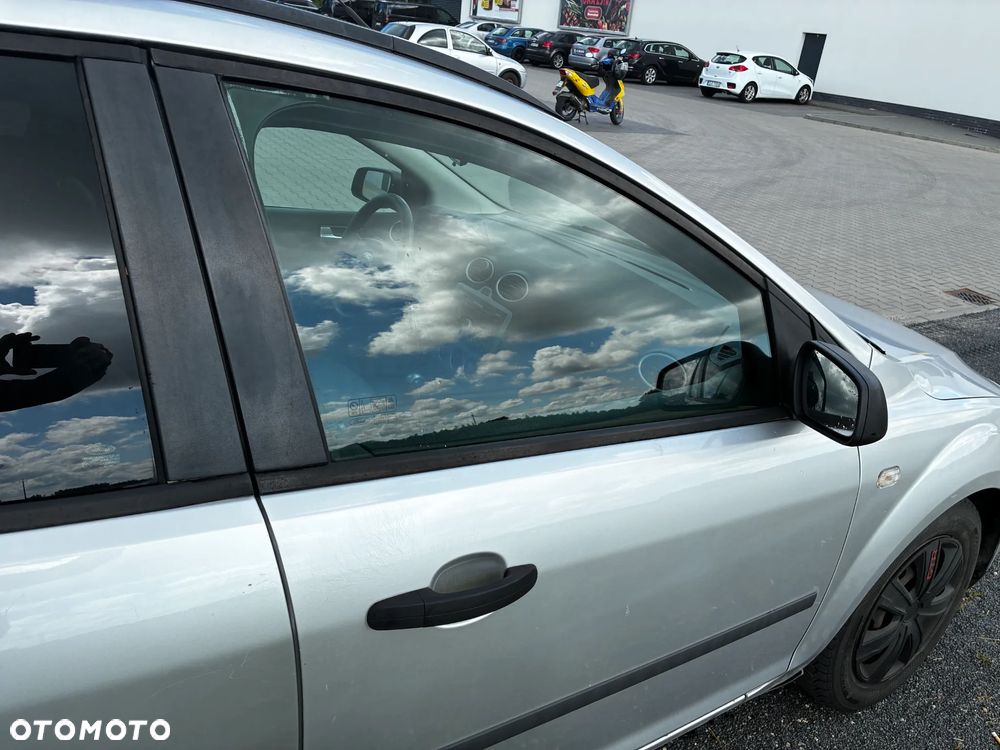 Ford Focus 1.6 Ambiente - 19
