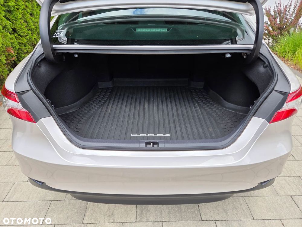 Toyota Camry 2.5 Hybrid Comfort CVT - 26