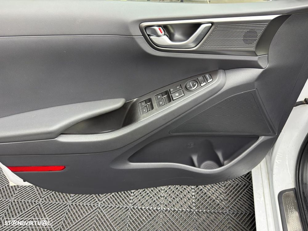 Hyundai Ioniq 1.6 GDI PHEV Pack Plus - 37