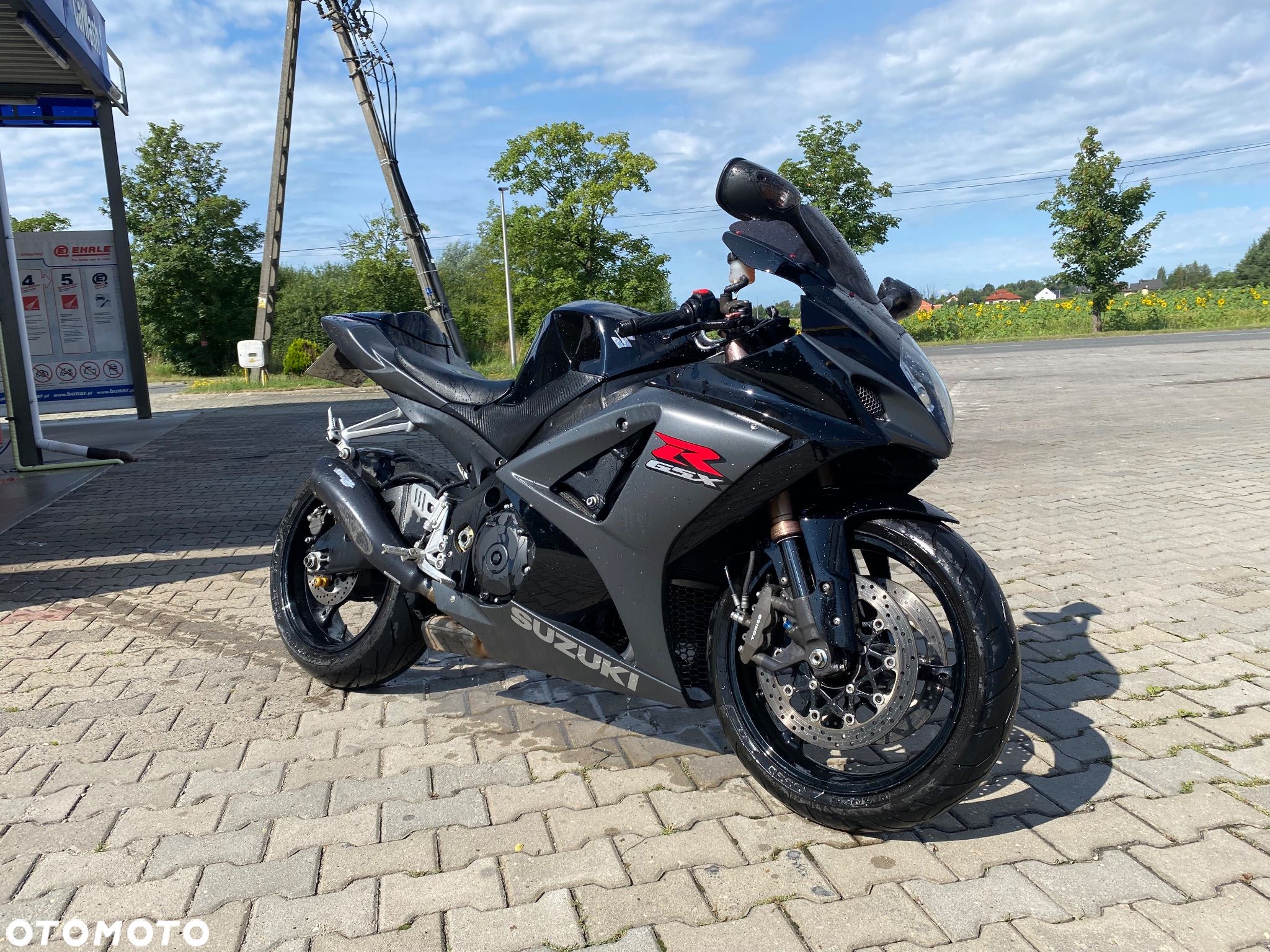 Suzuki GSX-R - 1