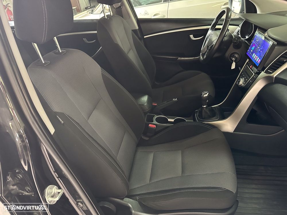 Hyundai i30 CW - 11