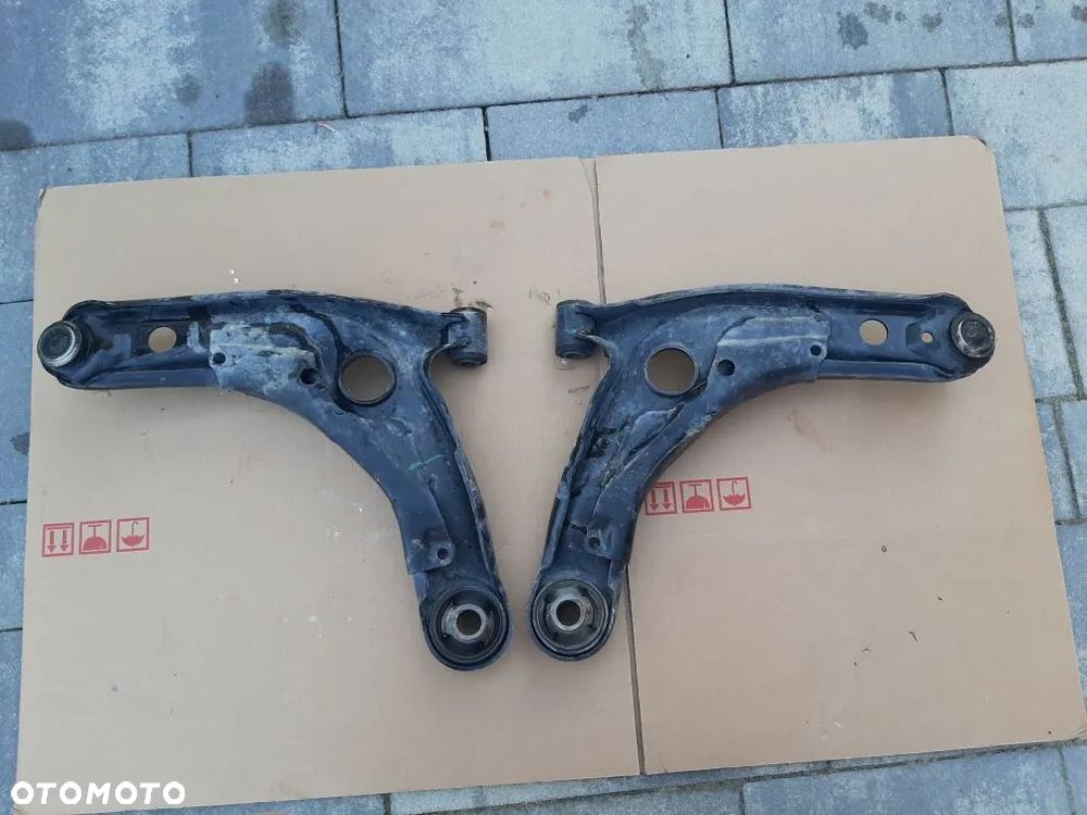 WAHACZ LEWY PRAWY TOYOTA YARIS II III 2006- 1.0 1.3 1.4 - 9
