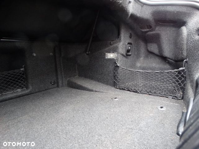 BMW 1  E88 CABRIO KPL BAGAŻNIK TAPICERKA BOCZKI - 7