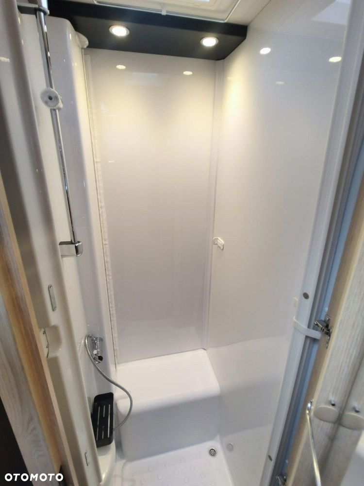 Sunlight T 67 - 5 osobowy, z przejściem po opuszczeniu łóżka - 21