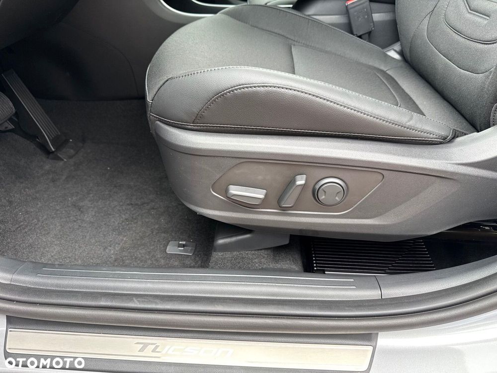 Hyundai Tucson 1.6 T-GDi HEV Executive 2WD - 23