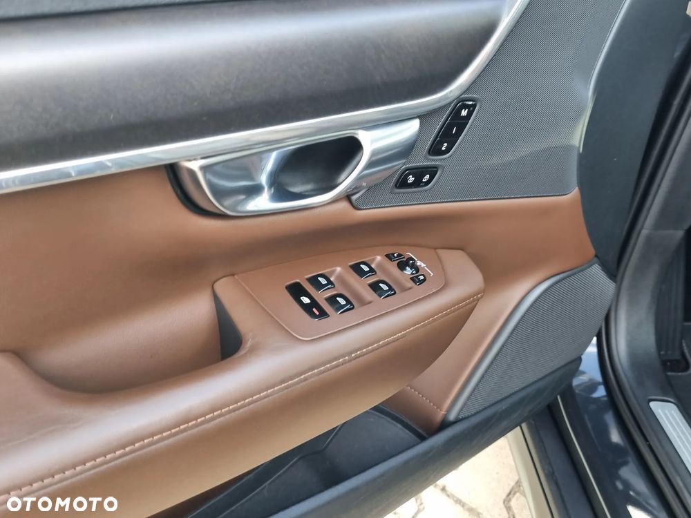 Volvo V90 Cross Country - 33