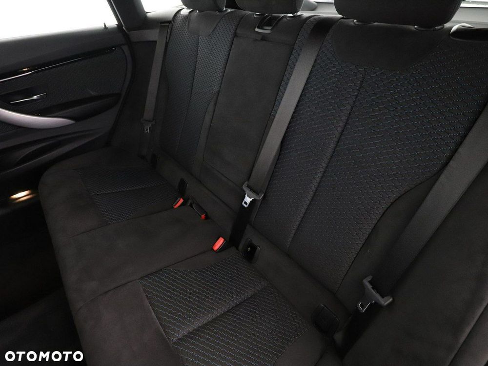 BMW Seria 3 320d xDrive M Sport - 18