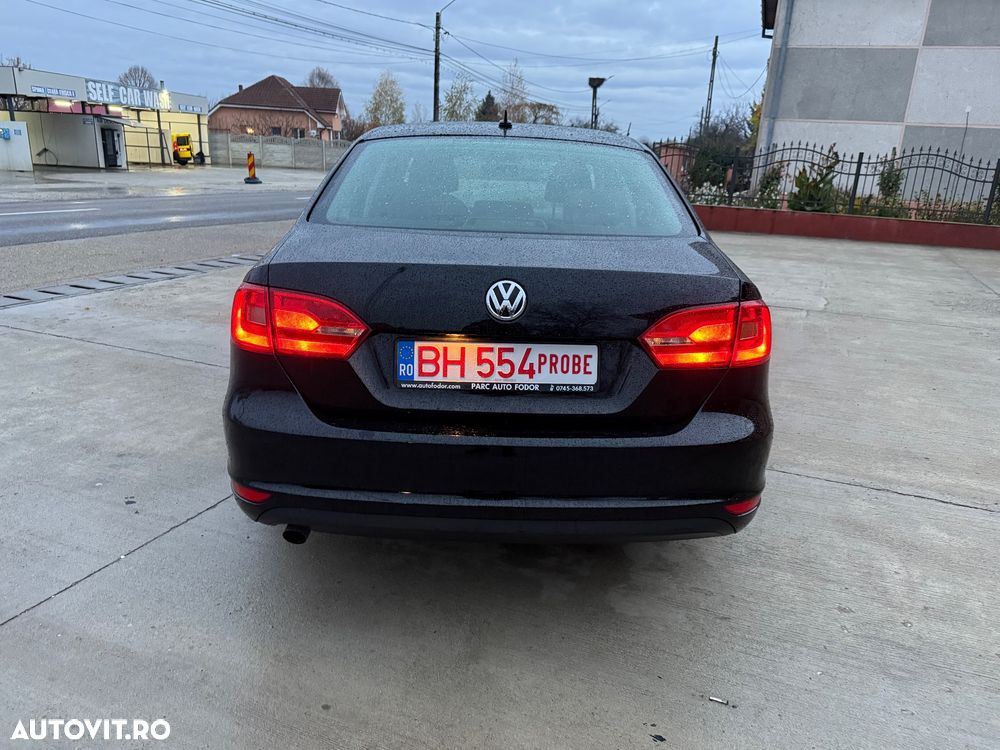 Volkswagen Jetta 1.6 TDI Blue Motion Technology Comfortline - 9