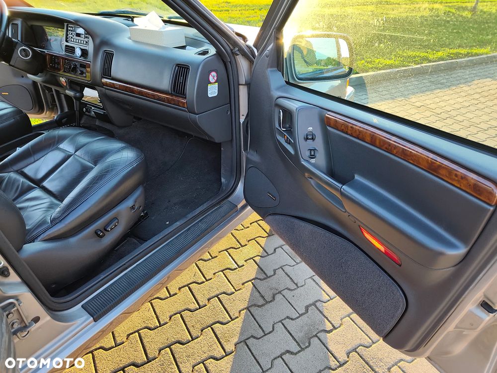 Jeep Grand Cherokee - 36