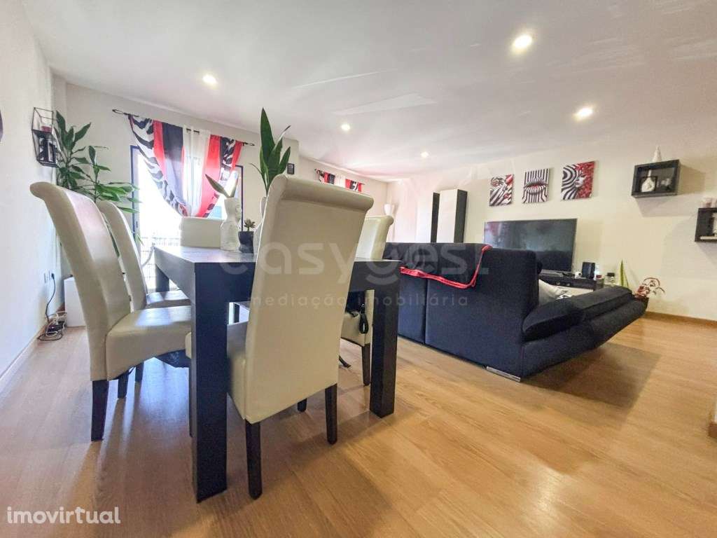 Apartamento T4 com grandes áreas e arrecadação na Moita - Grande imagem: 4/43