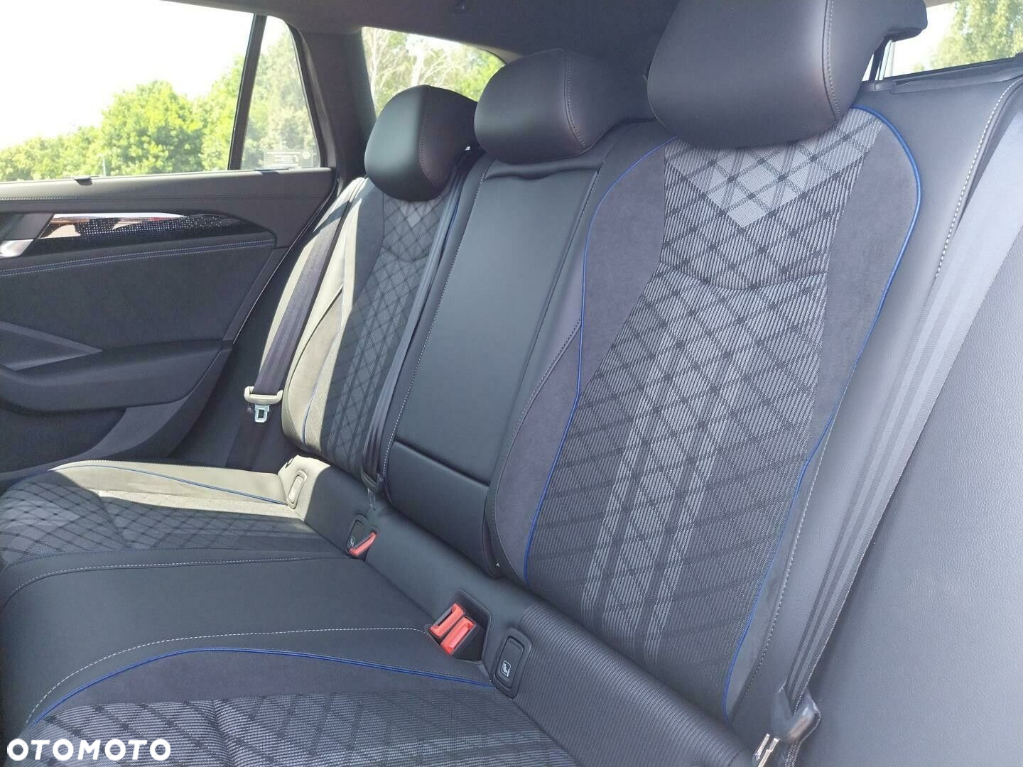 Volkswagen Passat - 18