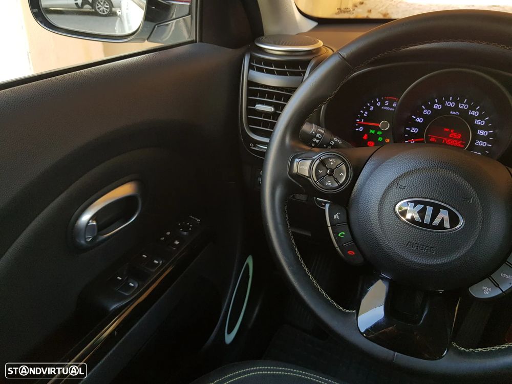Kia Soul 1.6 CRDi TX - 26