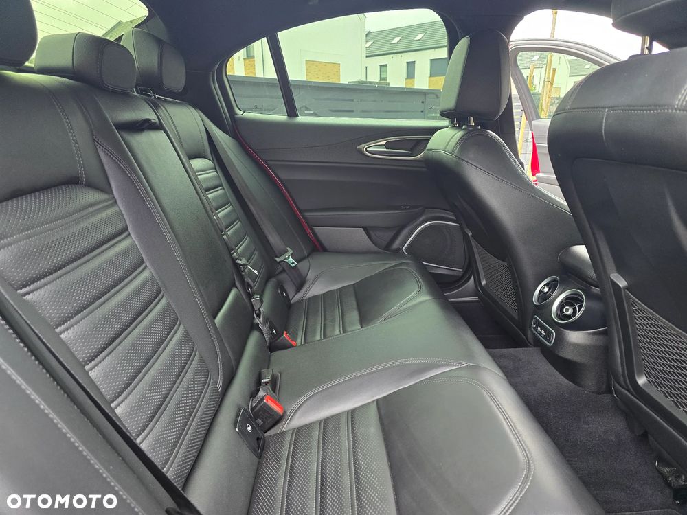 Alfa Romeo Giulia 2.0 Turbo 16V AT8 Veloce - 27