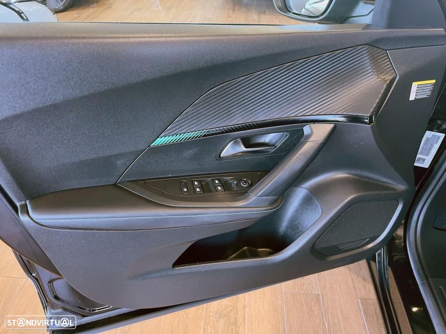 Peugeot 2008 1.2 PureTech Allure Pack - 26