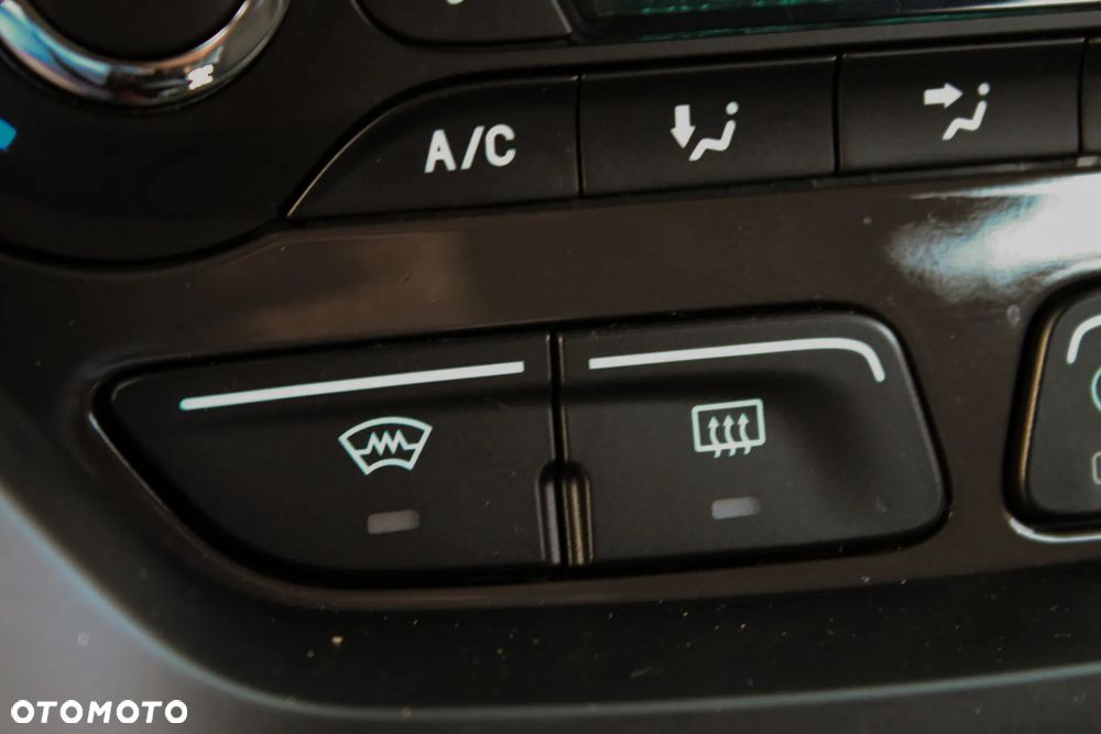 Ford Kuga 2.0 TDCi 2x4 Titanium - 37