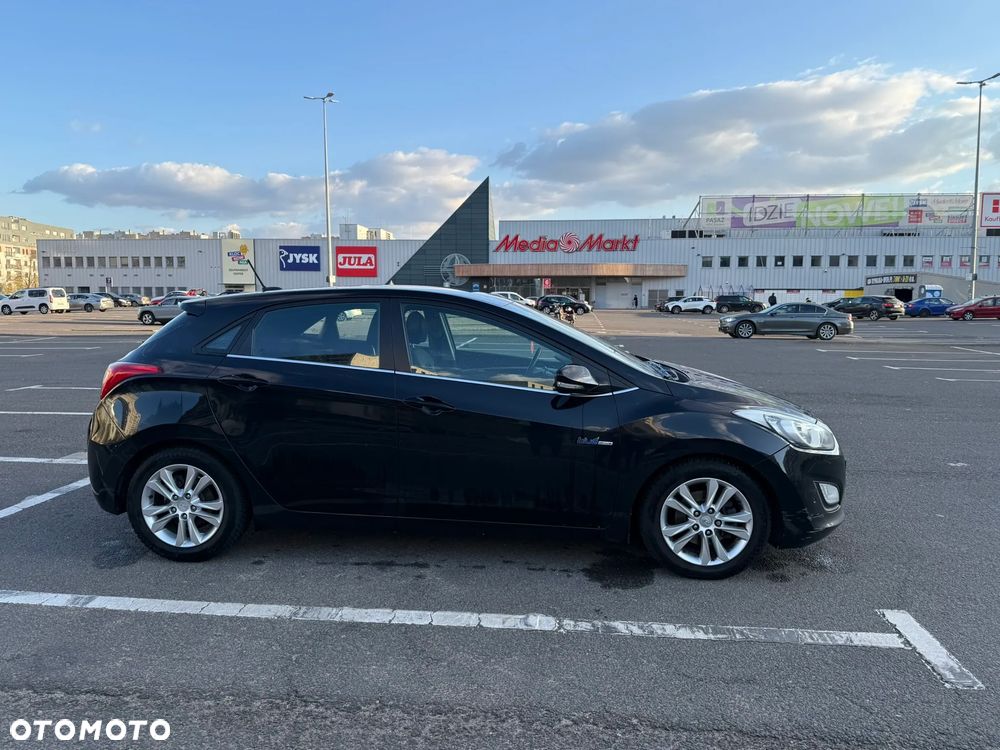 Hyundai i30 blue 1.6 CRDi Trend - 8