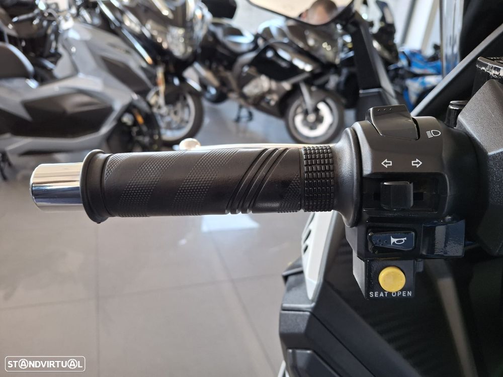 Sym Cruisym 125 ABS ( carta de carro ) - 6