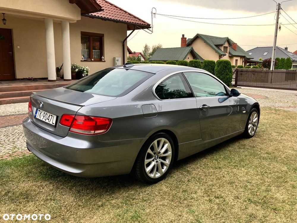 BMW Seria 3 330i - 3