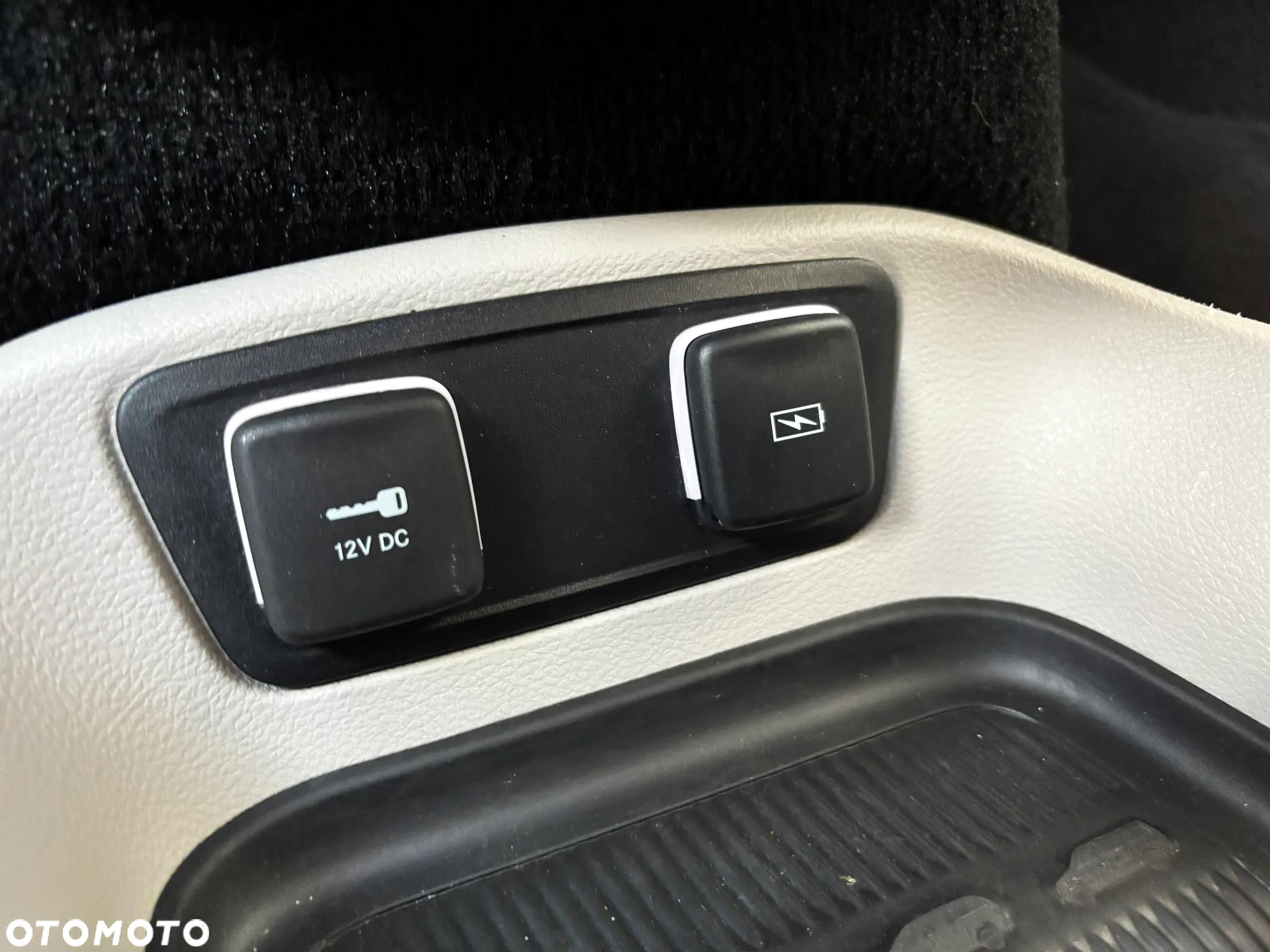 Chrysler Pacifica - 32