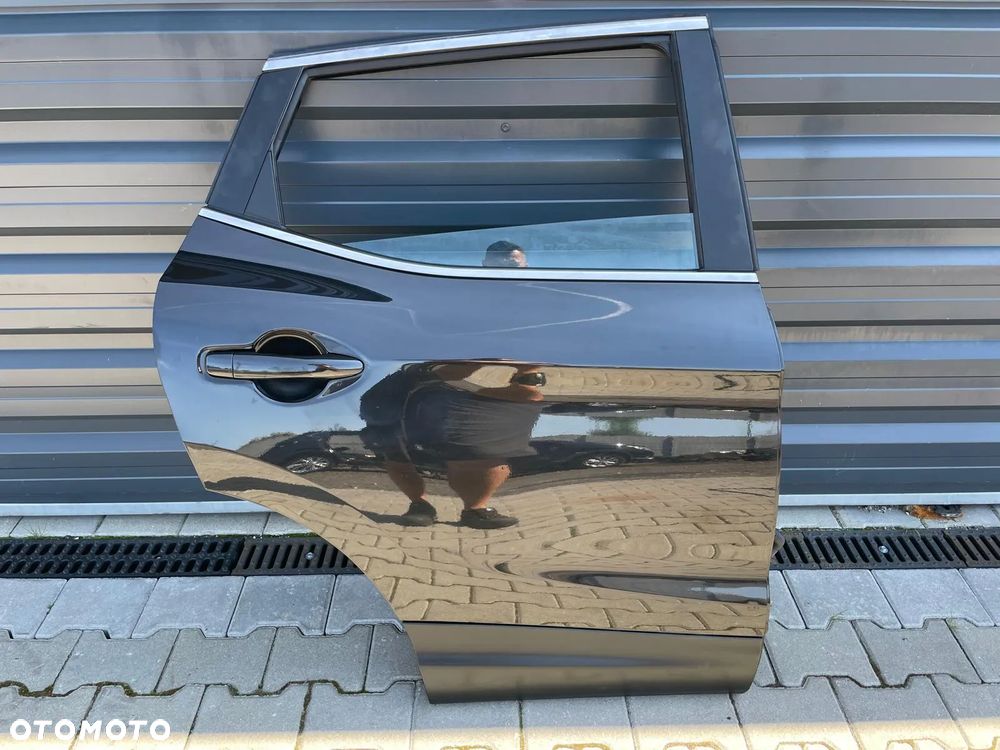NISSAN QASHQAI II J11 DRZWI PRAWY TYŁ KOLOR Z11 G