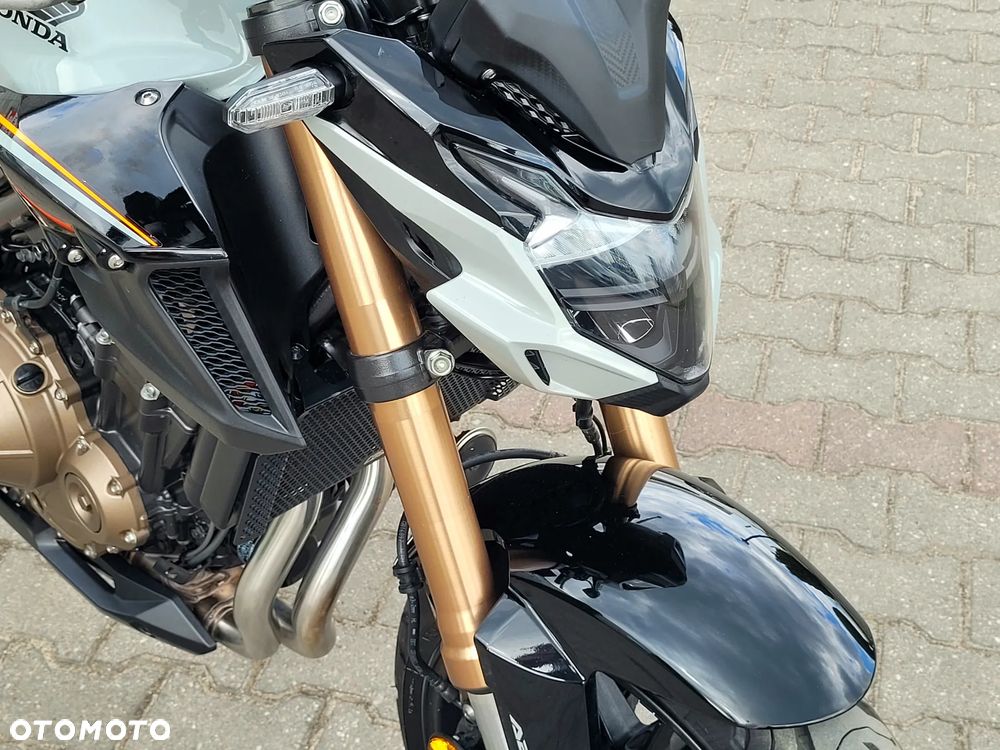 Honda CB - 12