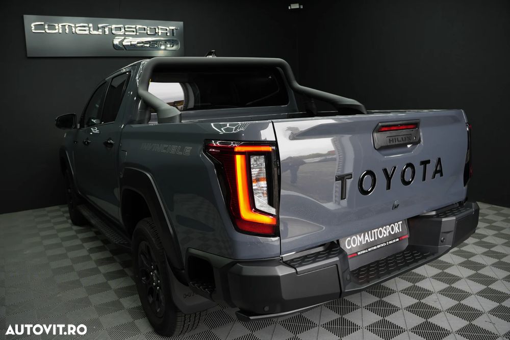 Toyota Hilux 2.8D 204CP 4x4 Double Cab AT MHEV Invincible - 4