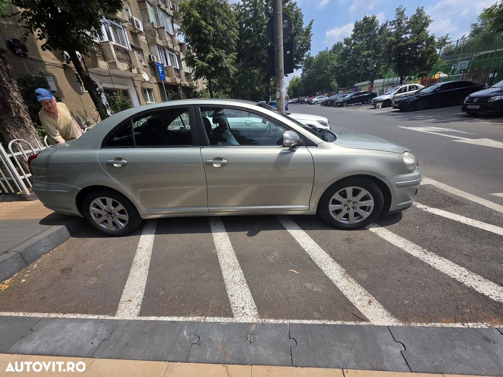 Toyota Avensis 2.0 D-4D Sedan Luna - 4
