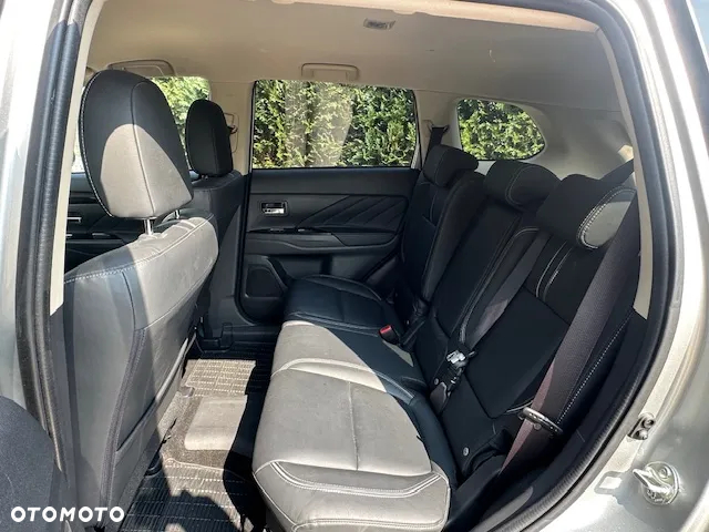 Mitsubishi Outlander 2.0 4WD Plug-In Hybrid - 21