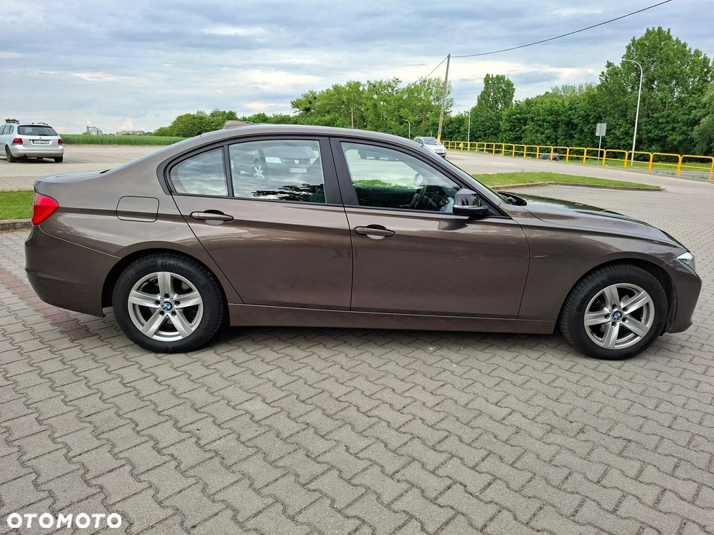 BMW Seria 3 320i - 6