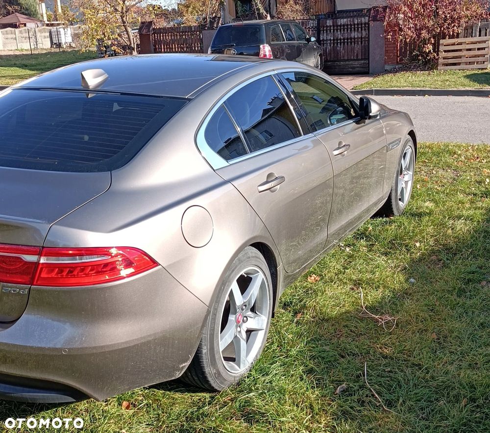 Jaguar XE ver-2-0-d-prestige - 7