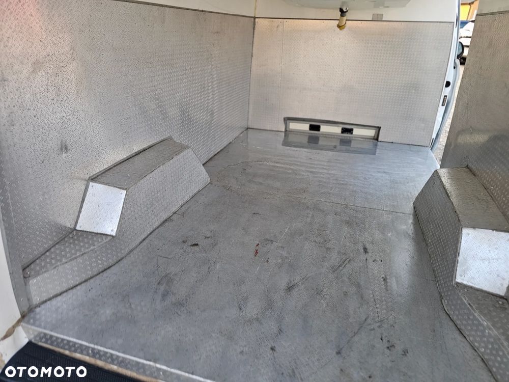 Mercedes-Benz Vito - 13