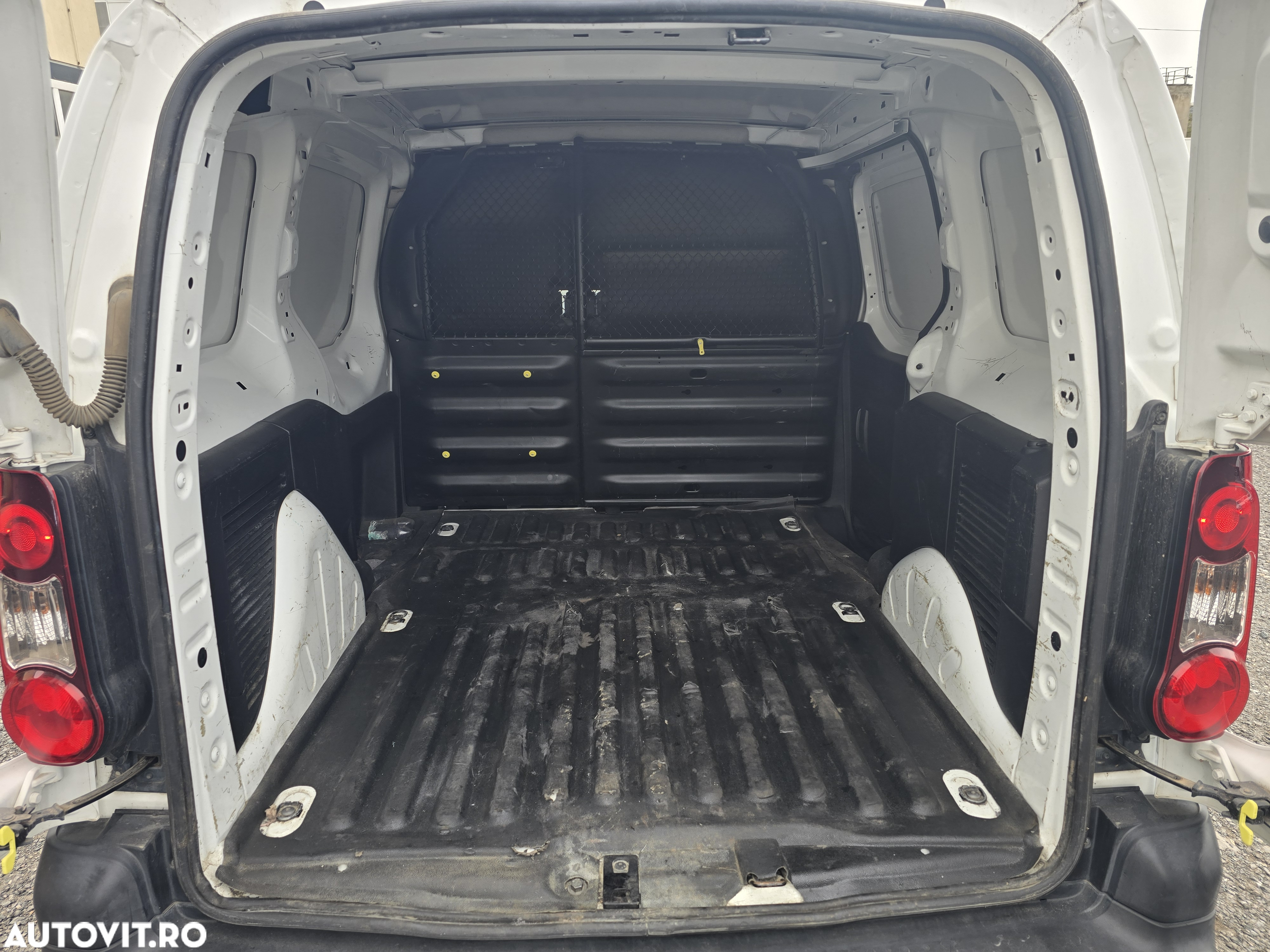 Peugeot Partner Combi 1.6 HDi 75 CP Confort FAP - 11