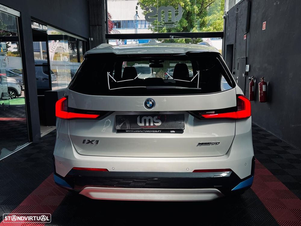 BMW iX1 xDrive30 - 10