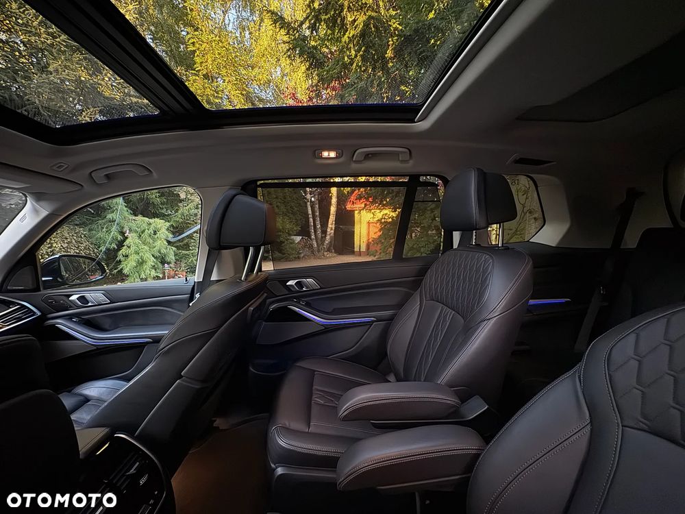 BMW X7 xDrive40i mHEV - 11