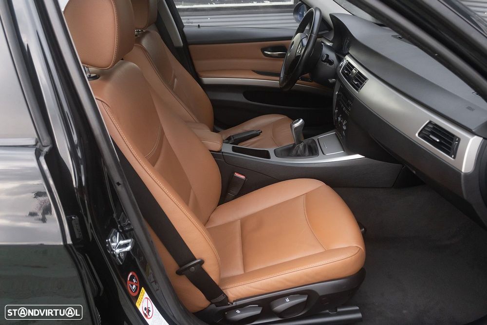 BMW 318 d Touring - 18