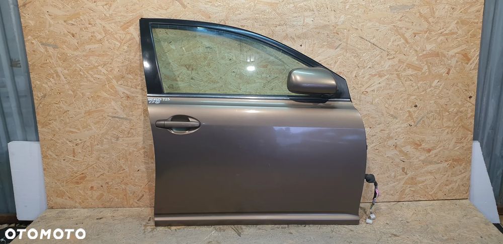 Drzwi Prawy Przód Toyota Avensis T25 - 1