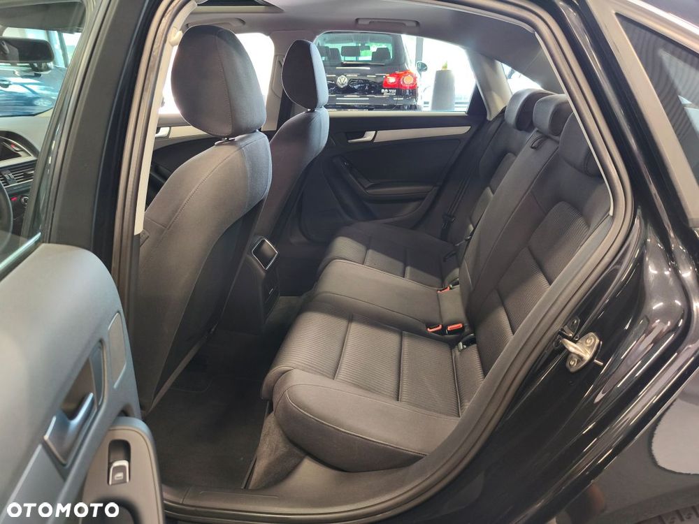 Audi A4 Limousine - 8