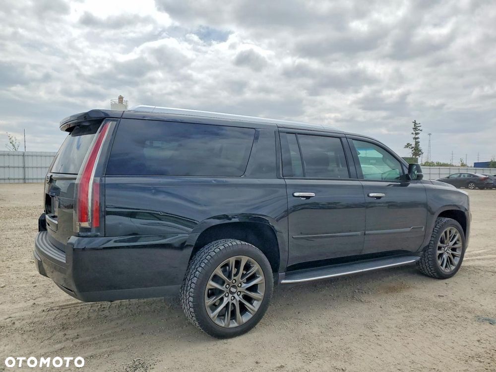 Cadillac Escalade - 3