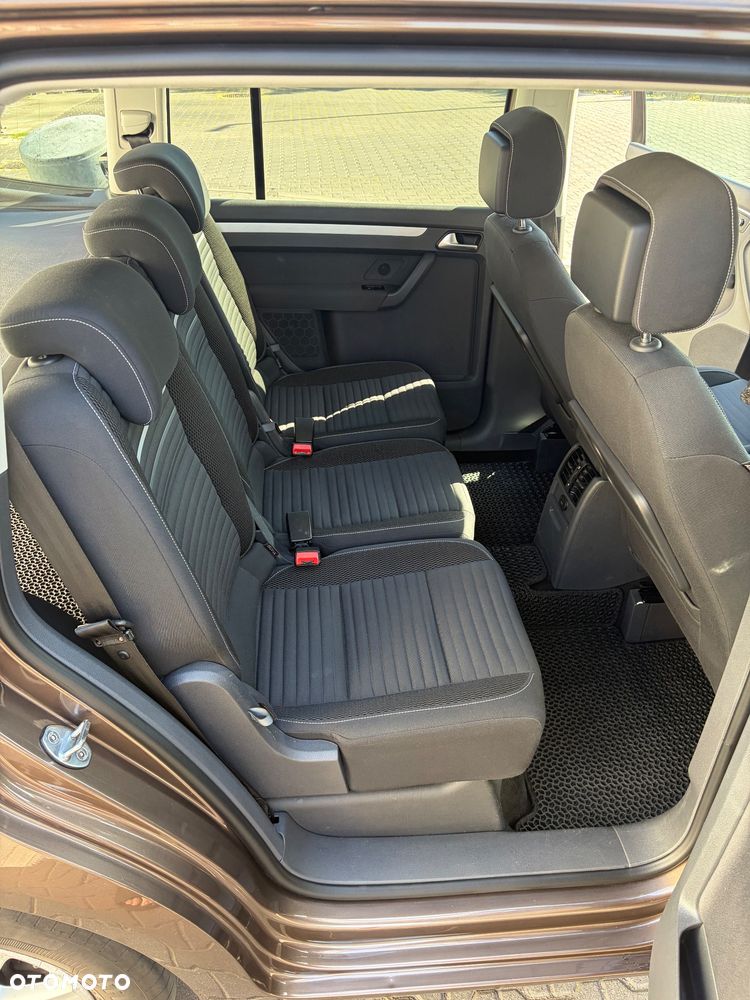 Volkswagen Touran 2.0 TDI DPF BlueMotion Technology Cup - 16