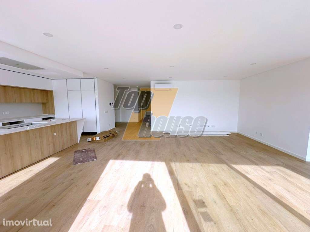 Apartamento T4 Novo , 2 Parqueamentos , Arrecadação e Piscina - Cos... - Grande imagem: 3/39