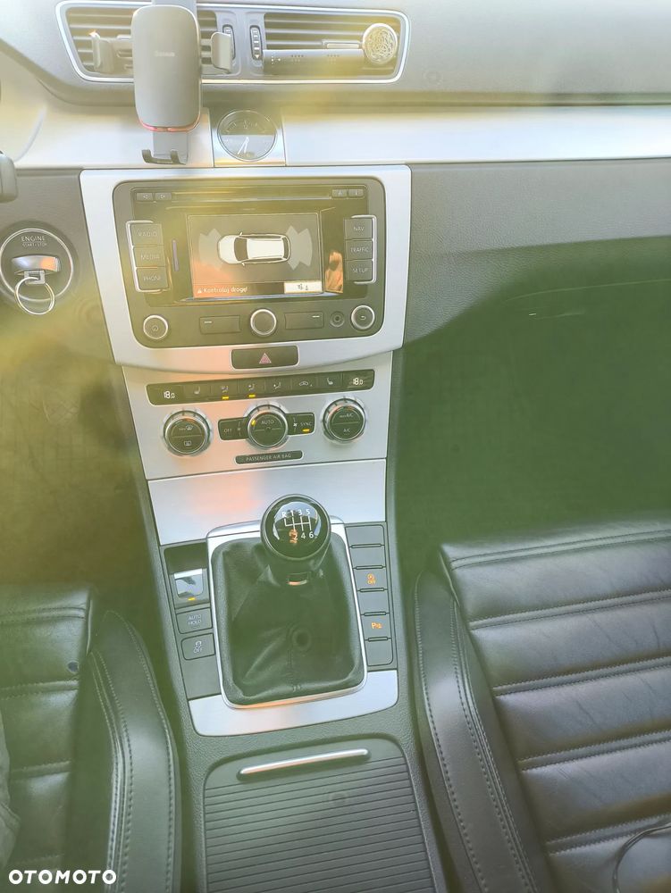 Volkswagen Passat 2.0 TDI Sportline - 16